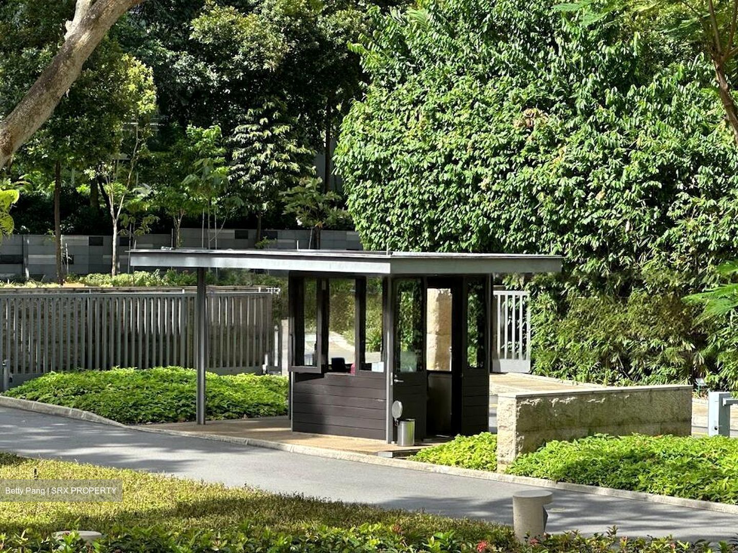 The Colonnade (D10), Condominium #460327031